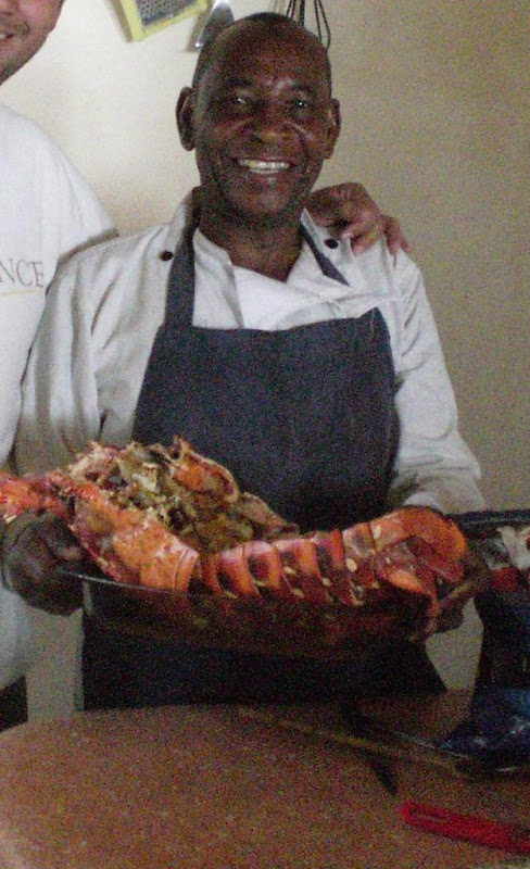 Alí, nuestro cocinero. Playa de Tiwi. Maweni & Capricho Beach Cottages