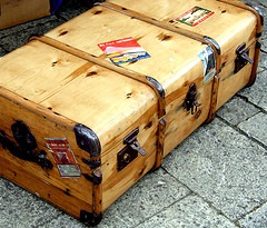 [suitcase[2].jpg]