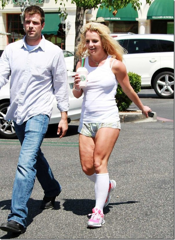 Britney Spears se assusta com fotogrfos
