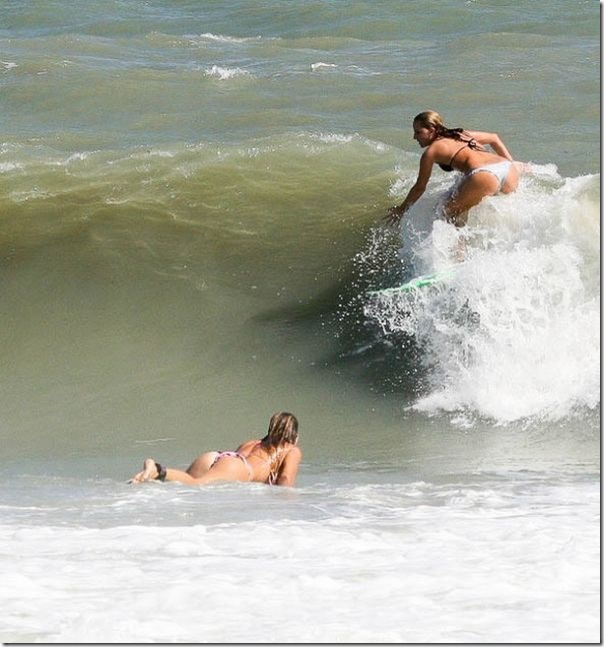 As bundas das surfistas (11)