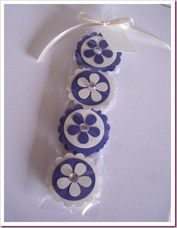Scalloped circle wedding favors in bag