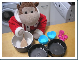 Monkey making cakes 1