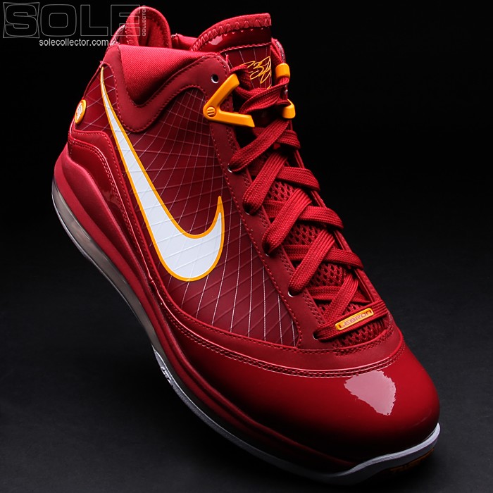 lebron james classic shoes