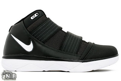nike zoom soldier 3 gr black white 5 01 Detailed Look at Asia Exclusive Black and White Nike Soldier 3