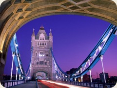Crossing_Over%2C_Tower_Bridge%2C_London%2C_England