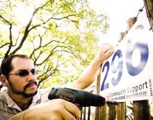 [KameeldriftGiantSignpostingHelpCopsFindThemJune2008GerritKlopper[4].jpg]