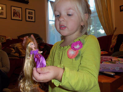 Review: Disney's Tangled Rapunzel Collectable Small Doll Assortment ...
