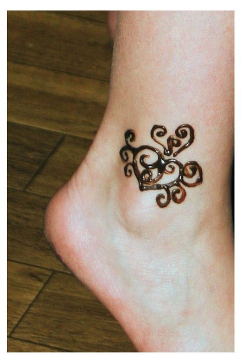 [3-12-11 henna tattoo baby party34[1].jpg]