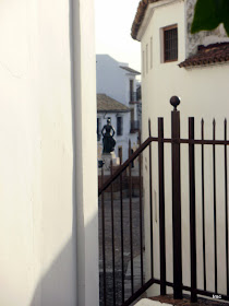  Con el monumento a Manolete al fondo 