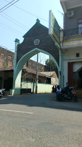 Gerbang UNISNU (Universitas Islam NU)