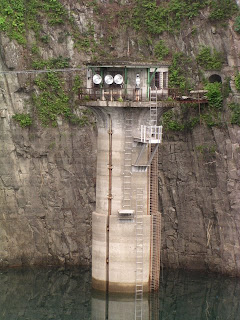 Vue de la tour de prise d'eau.