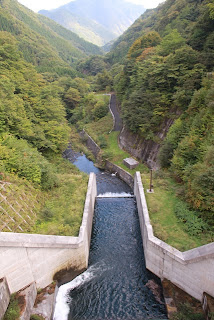 天端より下流を望む