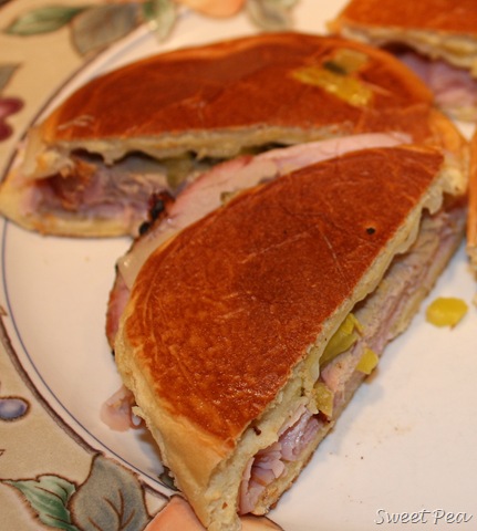[Cuban pressed pork sandwich[3].jpg]