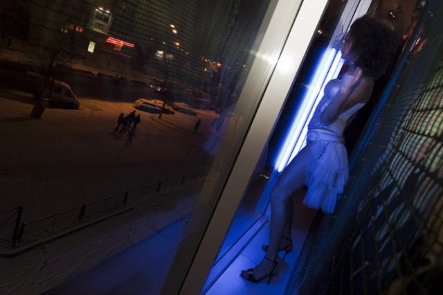 [bank-strippers (9)[2].jpg]
