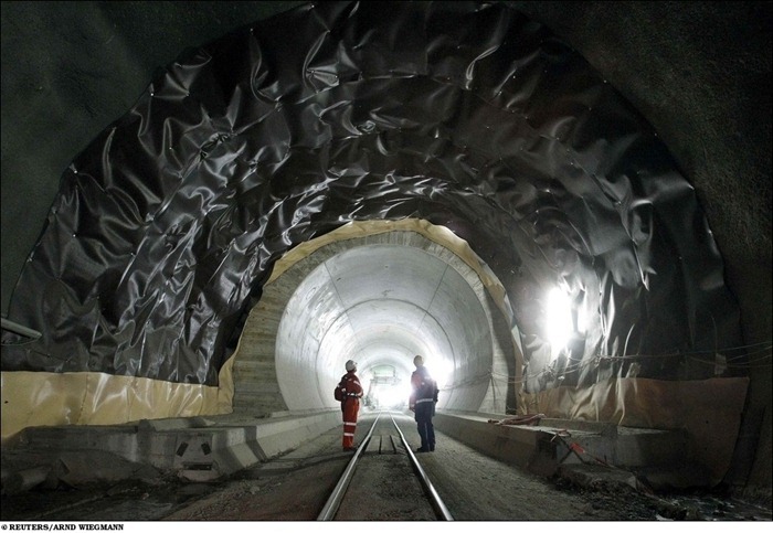 longest-rail-tunnel (3)