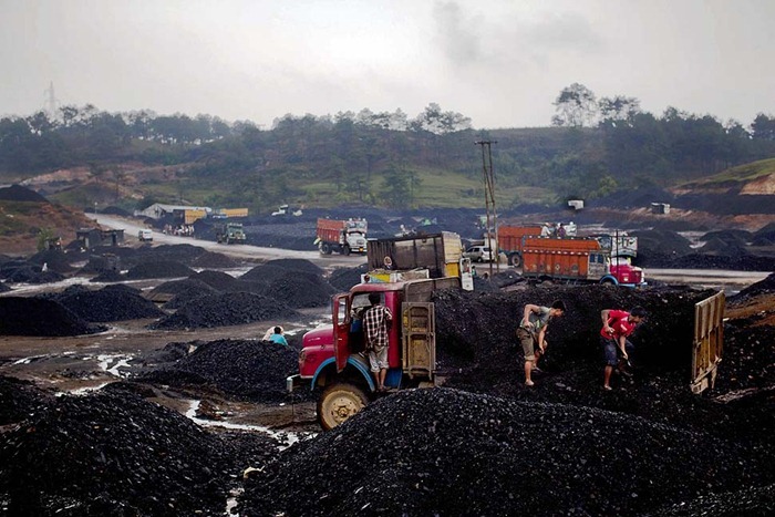 114152371DB009_MEGHALAYAIndia-Child-Coal.16