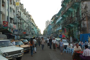 [Typowa ulica w Yangon[5].jpg]