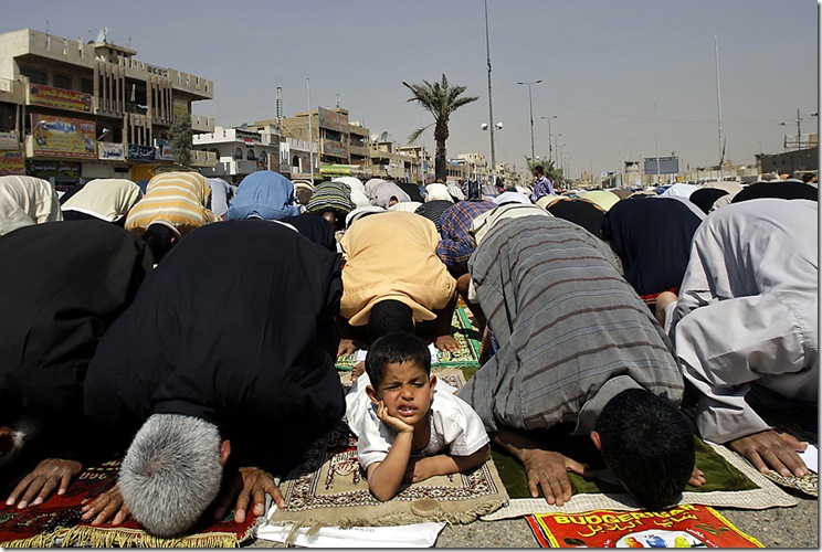 APTOPIX Iraq Prayers