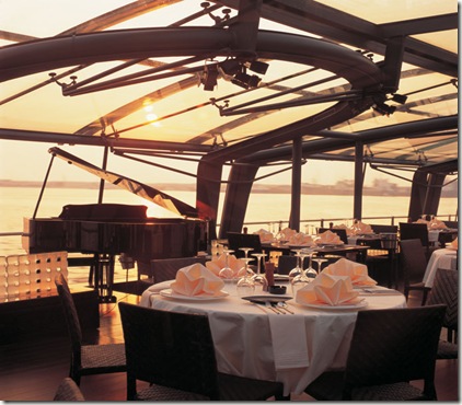 Bateaux – Floating Restaurant on Dubai Creek