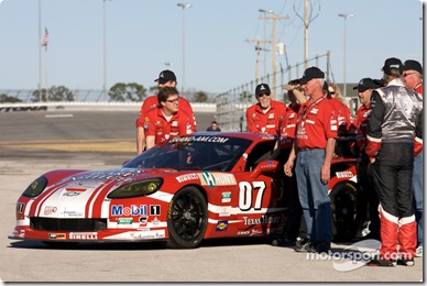 28-31.01.2010 Daytona, USA,  Godstone Ranch Motorsports/Team MBR Corvette team arrives at the GT cars group shot