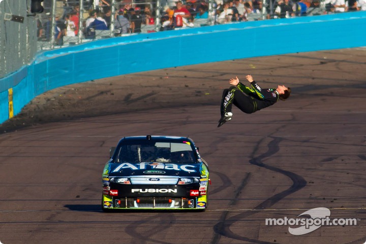 [nascarcup-2010-ph2-as-0205[5].jpg]