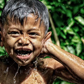 Diguyur pancuran by Syf Talkie - Babies & Children Child Portraits