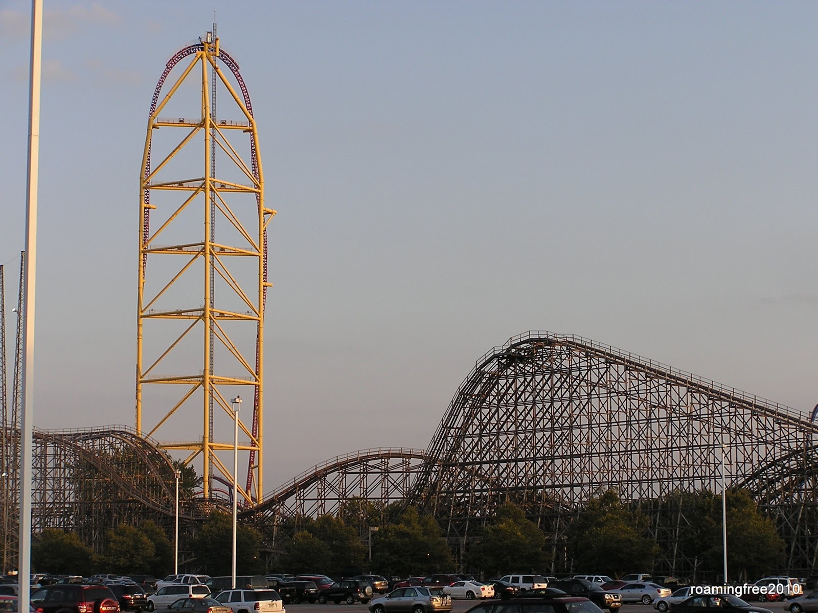 [top thrill dragster[4].jpg]