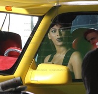 Lady GaGa   y Beyoncé grabando videoclip Telephone