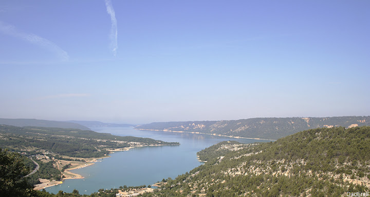 Ciel d'été sur le lac Sainte-Croix Provence