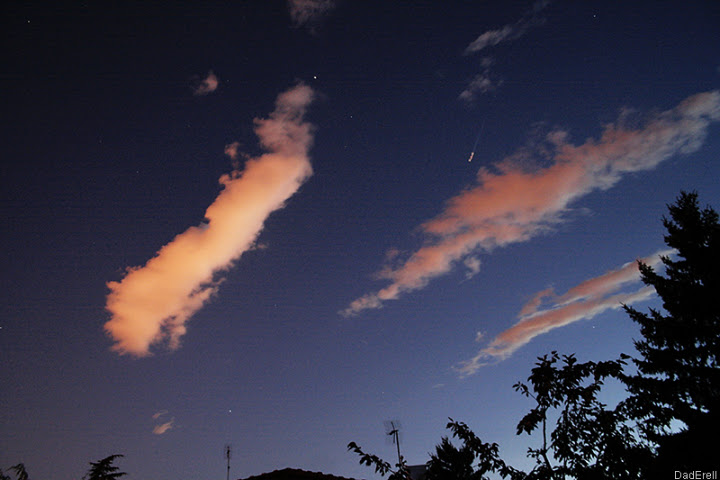 Nuages dans le ciel de soir d'été.