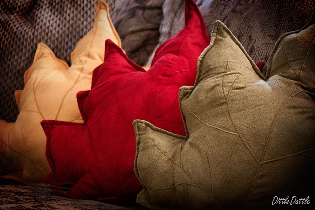 [Fall-Leaf-Pillows[2].jpg]