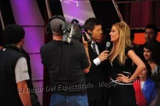 Marcelo habla con Belén Hidalgo, novia de Piñera.JPG