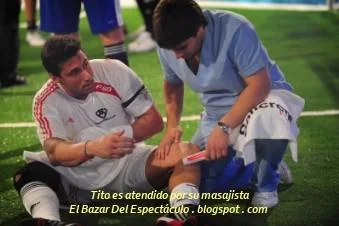 Tito es atendido por su masajista.JPG