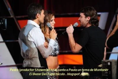 Pedro (productor Showmatch) le canta a Paula un tema de Montaner.JPG