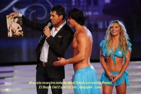 Marcelo muestra nota de Maxi Diorio en revista Pronto.JPG