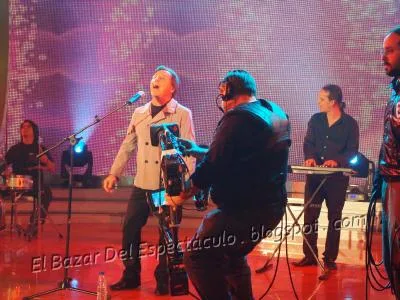 RICARDO CANTA PARA UN POCO.png