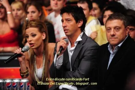 Erika discute con Ricardo Fort.JPG