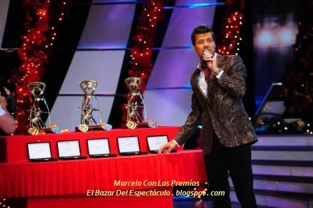 Marcelo Con Los Premios.jpg