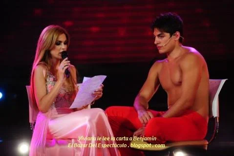 Viviana le lee la carta a Benjamin.JPG