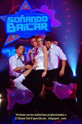 Viviana con los bailarines profesionales 2.JPG