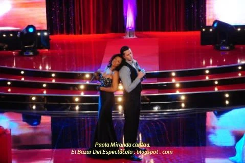 Paola Miranda canta 1.JPG