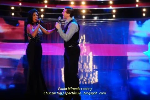 Paola Miranda canta 3.JPG