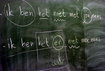 Inburgeringscursus Nederlandse taal op schoolbord