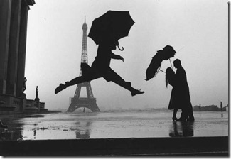 Elliot_Erwitt_Paris_1989_Eiffel_Tower