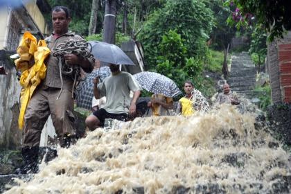 [7339184_chuva_rio_de_janeiro_brasil_280_420[2].jpg]