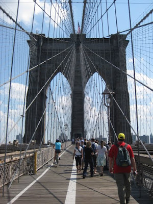 Brooklyn-Bridge-New-York-NY-tasteasyougo.com
