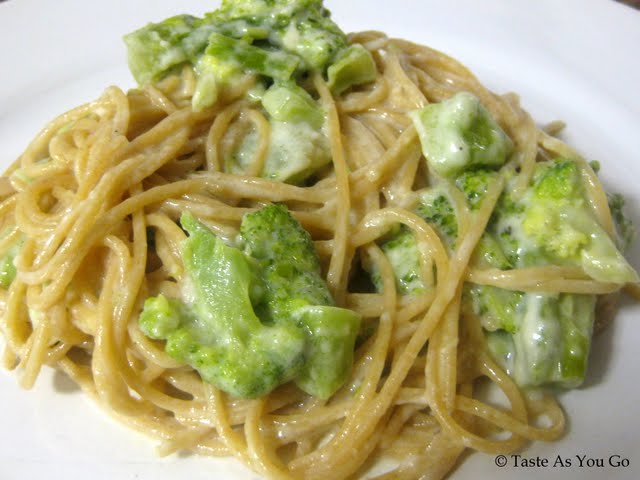 Whole Wheat Spaghetti with Light Alfredo Sauce and Broccoli | Taste As You Go