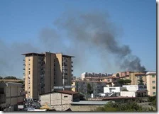 L'incendio nel campo rom di Scampia