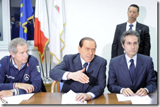 Berlusconi con Bertolaso e Caldoro