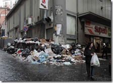 Napoli ancora invasa dai rifiuti